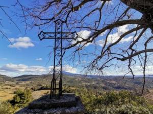 Croix devant le Mont Ventoux